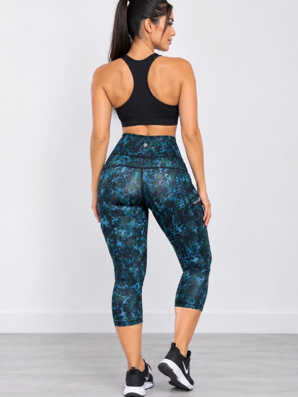 Lululemon yoga Blue-Green Printed Active Capri Pants